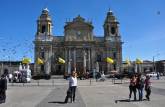 Na Praça Centenário, a Catedral da Cidade da Guatemala, capital do país